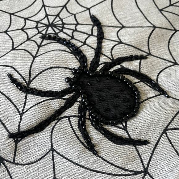 Rachel Zoe Halloween Spider Web with Beaded Spider Placemats 15in Set of 4 NEW - Picture 2 of 10